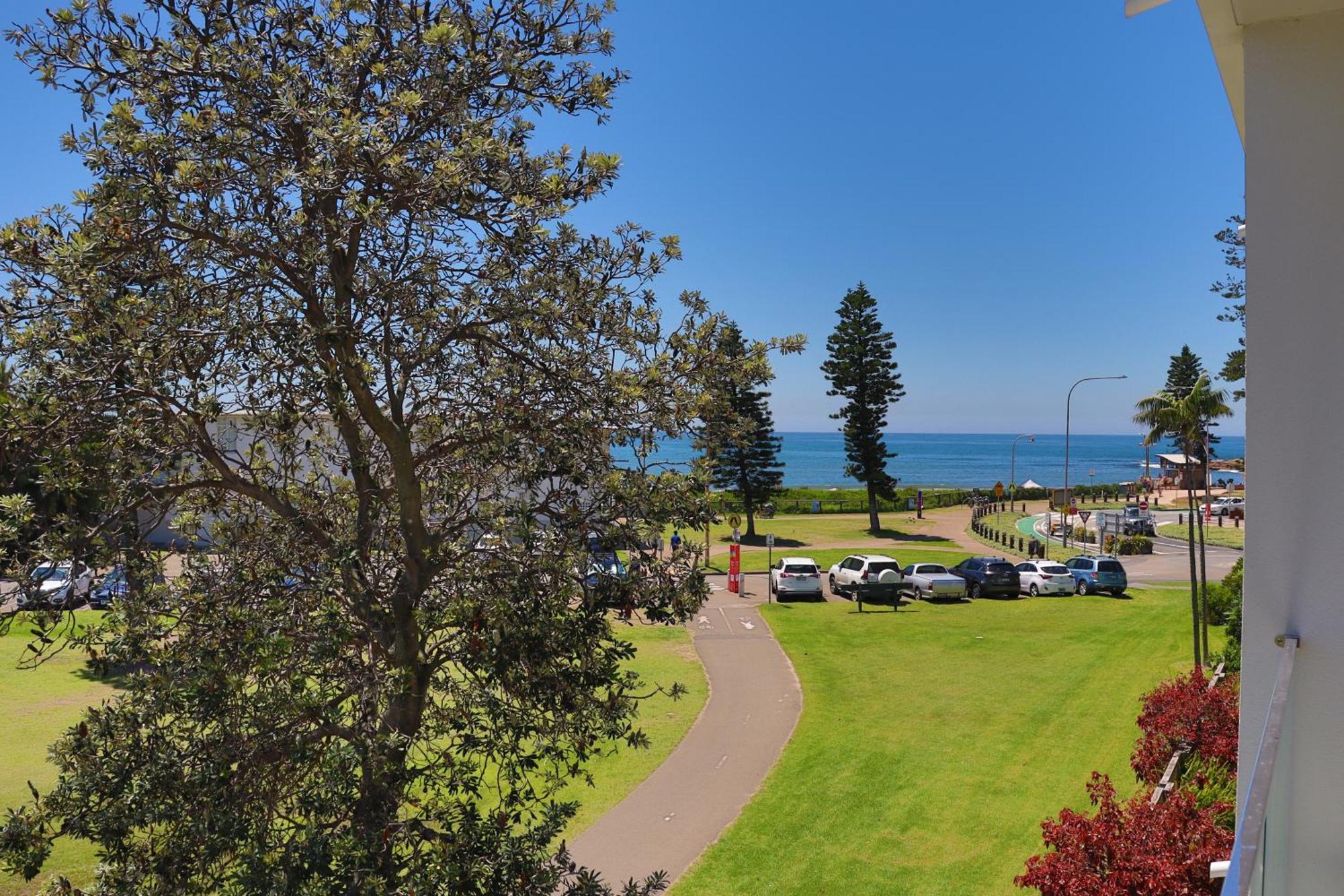 Dee Why - Surfrider 22 * Deewhy